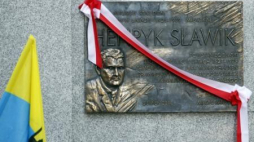Tablica upamiętniająca Henryka Sławika w Katowicach. Fot. PAP/A. Grygiel