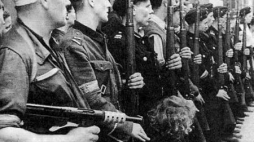 Powstanie warszawskie. Żołnierze z Batalionu AK "Kiliński". Fot. Wikimedia Commons