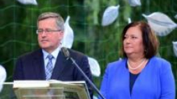 Prezydent Bronisław Komorowski z żoną Anną podczas akcji Narodowe czytanie „Pana Tadeusza” w 2012 r. Fot. PAP/J. Turczyk