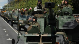 Parada wojskowa w trakcie obchodów Święta Wojska Polskiego w Warszawie. Fot. PAP/R. Pietruszka Parada wojskowa w trakcie obchodów Święta Wojska Polskiego w Warszawie. Fot. PAP/R. Pietruszka