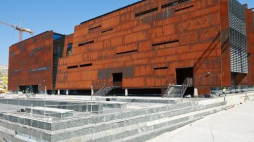 Prace wykończeniowe na budowie Europejskiego Centrum Solidarności w Gdańsku. Fot. PAP/A. Warżawa