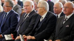 Bronisław Komorowski, Lech Wałęsa, Roman Malinowski i Jerzy Jóźwiak na spotkaniu w Pałacu Prezydenckim. Fot. PAP/R. Guz