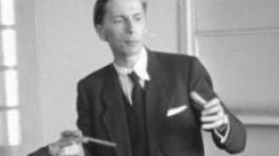 Andrzej Panufnik, kompozytor, dyryg. stołecznej filharmonii podczas próby. Warszawa 1946 r. Fot. PAP/CAF/S. Dąbrowiecki