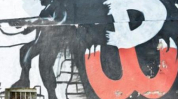 Fragment muralu „Pamiętamy” ze znakiem Polski Walczącej na stołecznym Nowym Mieście. Fot. PAP/M. Obara