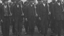 Grupa powstańców śląskich z pierwszego powstania. 1919 r. Fot. CAW