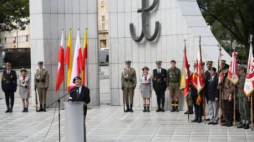 Uroczystości przy pomniku Polskiego Państwa Podziemnego i Armii Krajowej. Fot. PAP/L. Szymański