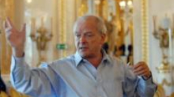 Christopher Hogwood podczas próby przed koncertem na Zamku Królewskim w Warszawie w 2007 r. Fot. PAP/A. Rybczyński