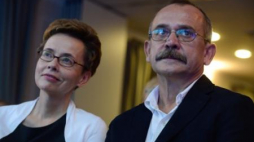 Wojciech Jagielski z żoną Grażyną Jagielską odebrali nagrodę im. Jerzego Zimowskiego. Fot. PAP/J. Kamiński