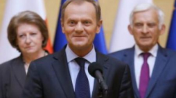 H. Suchocka, D. Tusk, J. Buzek na uroczystościach 25-lecia powołania rządu Tadeusza Mazowieckiego. Fot. PAP/P. Supernak