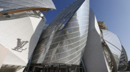 Muzeum Fundacji Louisa Vuittona w budynku zaprojektowanym przez Franka Gehry'ego. Fot. PAP/EPA