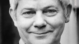 Okładka książki "Wierność" - tom wspomnień o Z. Herbercie. Źródło: PWN