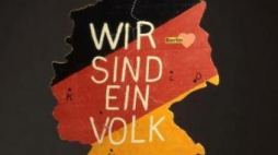 Berlin demonstration banner/placard, Germany 1989 © Deutsches Historisches Museum. Źródło: British Museum