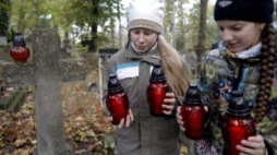 Akcja Światełko Pamięci dla Cmentarza Łyczakowskiego. 01.11.2014. Fot. PAP/D. Delmanowicz