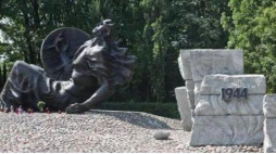 Pomnik Polegli Niepokonani na Cmentarzu Powstańców Warszawy. Fot. PAP/R. Guz