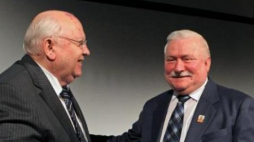 Michaił Gorbaczow i Lech Wałęsa. Fot. PAP/P. Wittman