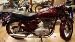Wystawa "Motocykle ze zbiorów Muzeum Techniki i Przemysłu". Fot. PAP/T. Gzell