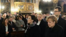 Premier Ewa Kopacz i kanclerz Angela Merkel podczas nabożeństwa w 25. rocznicę Mszy Pojednania. Fot. PAP/J. Kaczmarczyk