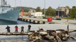 Wrak bombowca Douglas A-20 z II wojny, wydobyty z dna Bałtyku. Port Marynarki Wojennej w Gdyni. Fot. PAP/A. Warżawa