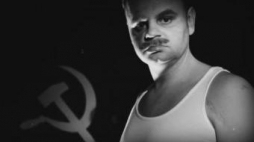 Piotr Sieklucki w spektaklu "Wysocki". Źródło: Teatr Nowy