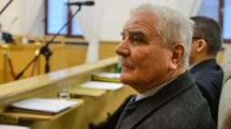 Jeden ze skarżących Alfred Bondos na sali rozpraw TK. Fot. PAP/J. Kamiński