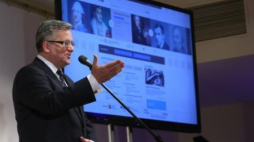 Prezydent Bronisław Komorowski podczas inauguracji Internetowego Polskiego Słownika Biograficznego. Fot. PAP/T. Gzell
