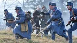 Rekonstrukcja bitwy pod Limanową w ramach uroczystości z okazji 100-lecia batalii. Fot. PAP/J. Bednarczyk