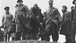 W. Churchill i W. Sikorski  wizytują polskie oddziały w Szkocji - maj 1940 r. Fot. PAP/ CAF.
