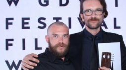 Reżyser filmu „Bogowie” Łukasz Palkowski i odtwórca głównej roli w filmie Tomasz Kot. Fot. PAP/P. Wittman
