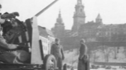 Sowiecka artyleria przeciwlotnicza. Kraków, luty 1945 r. PAP/ CAF