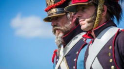 Rekonstruktorzy w mundurach z epoki napoleońskiej. Ligny, Belgia. 02.06.2013. Fot. PAP/EPA