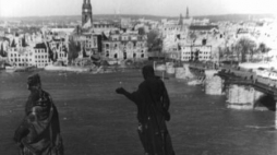 Drezno po masowych nalotach bombowych. 1945 r. Fot. PAP/EPA