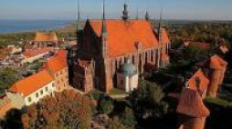Bazylika archikatedralna pw. Wniebowzięcia Najświętszej Maryi Panny i św. Andrzeja we Fromborku. Fot. PAP/T. Waszczuk