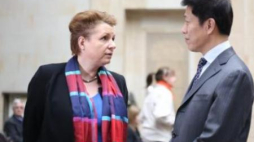Minister kultury i dziedzictwa narodowego Małgorzata Omilanowska i Xu Jian, ambasador ChRL. Fot. PAP/L. Szymański