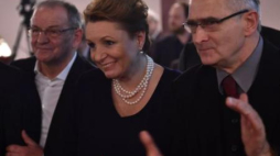 Minister M. Omilanowska, J. Fedorowicz i O. Łukaszewicz w Narodowym Starym Teatrze. Fot. PAP/R. Pietruszka 