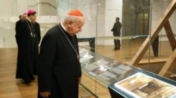 Metropolita krakowski kardynał Stanisław Dziwisz w Muzeum Historii Żydów Polskich POLIN. Fot. PAP/P. Supernak