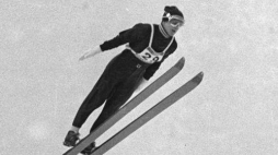 Wojciech Fortuna na igrzyskach w Sapporo. 1972. Fot. PAP/CAF/Archiwum
