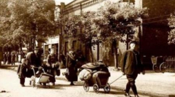 Mieszkańcy Gdańska. 1945 r. Fot. PAP/Archiwum