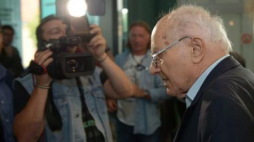 Były wicepremier PRL Stanisław Kociołek w Sądzie Apelacyjnym w Warszawie. Warszawa, 30.06.2014. Fot. PAP/R. Pietruszka