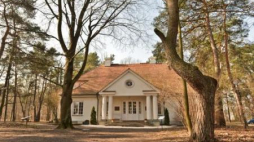 Dworek "Milusin" w Sulejówku, w którym znajduje się Muzeum Józefa Piłsudskiego. Fot. PAP/M. Obara