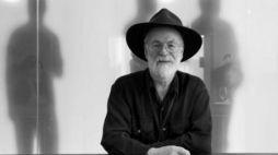Brytyjski pisarz fantasy Terry Pratchett. Fot. PAP/EPA