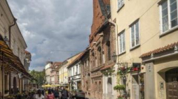 Ulica Zamkowa na Starówce w Wilnie. Fot. PAP/J. Ochoński