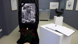 Księga kondolencyjna wystawiona po śmierci Guentera Grassa w gdańskiej galerii Guentera Grassa. Fot. PAP/A. Warżawa