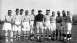 Drużyna piłkarska klubu sportowego Ruch Wielkie Hajduki. 1928 r. Fot. NAC