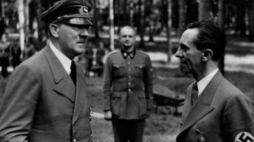 Adolf Hitler i Joseph Gorbbels w Wilczym Szańcu. Lipiec, 1944 r. Fot. NAC