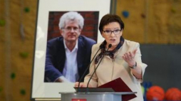 Premier Ewa Kopacz podczas uroczystego nadania szkole w Gdańsku im. Arkadiusza „Arama” Rybickiego. Fot. PAP/A. Warżawa