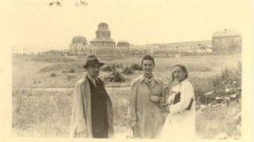 Hala przedpogrzebowa nowego cmentarza gminy krakowskiej. Czerwiec 1942 r. Fot. ze zbiorów MHK