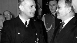 Joachim Ribbentrop w rozmowie z Wiaczesławem Mołotowem. Źródło: NAC