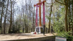 „Śląski Katyń” w lesie Hubertus na polanie przy Krzyżu we wsi Barut. Fot. PAP/A. Grygiel