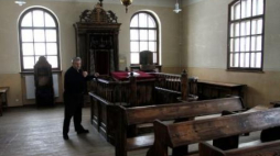 Zabytkowa synagoga Chewra Lomdej Misznajot w Oświęcimiu. Fot. PAP/J. Bednarczyk