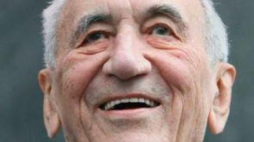 Okładka książki Andrzeja Brzezieckiego "Tadeusz Mazowiecki. Biografia naszego premiera"